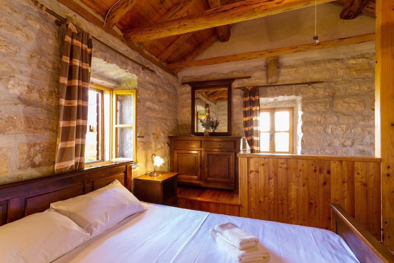 Apartment Old Small Stone House Zrnovo