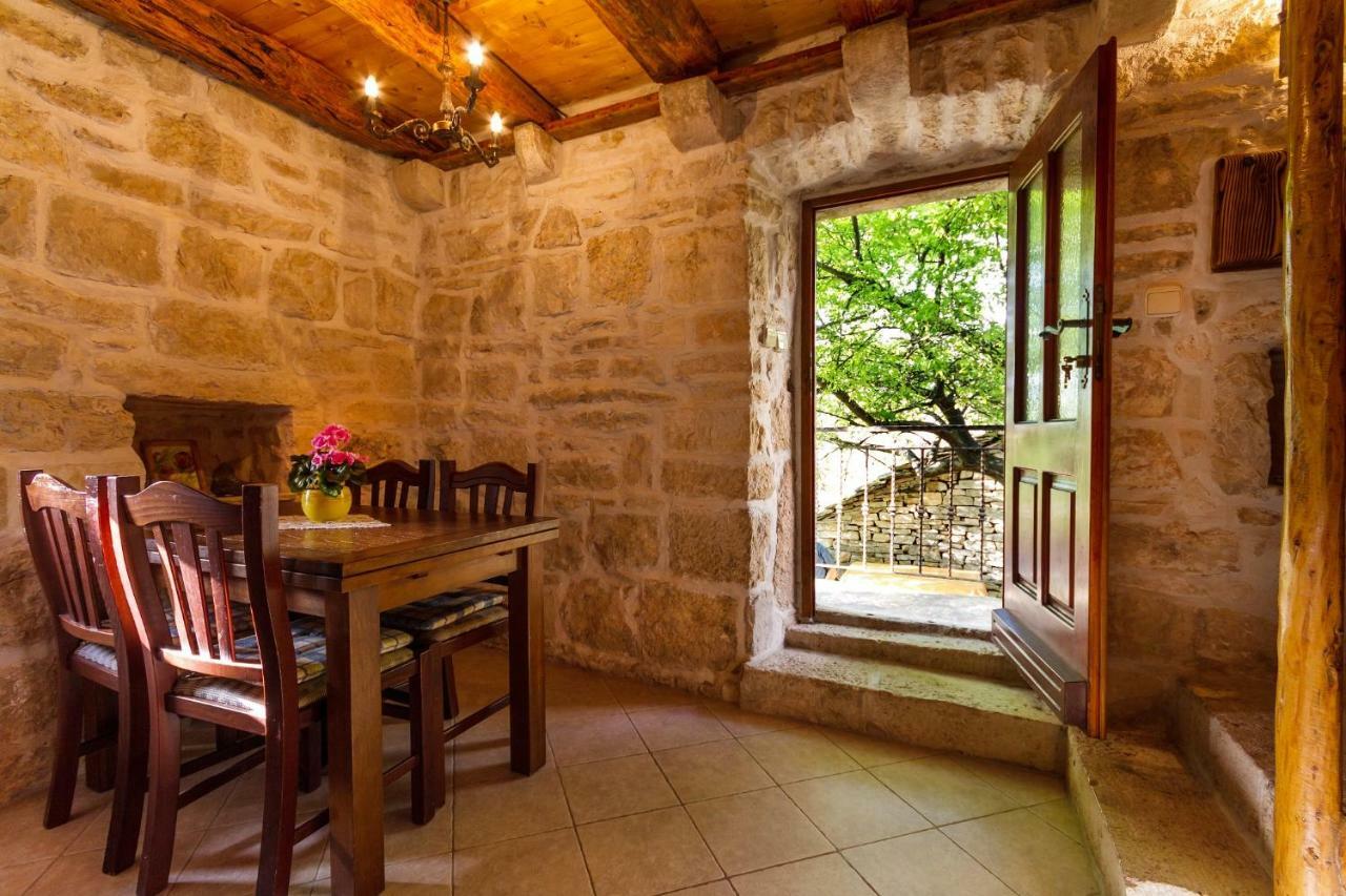 Old Small Stone House * Zrnovo