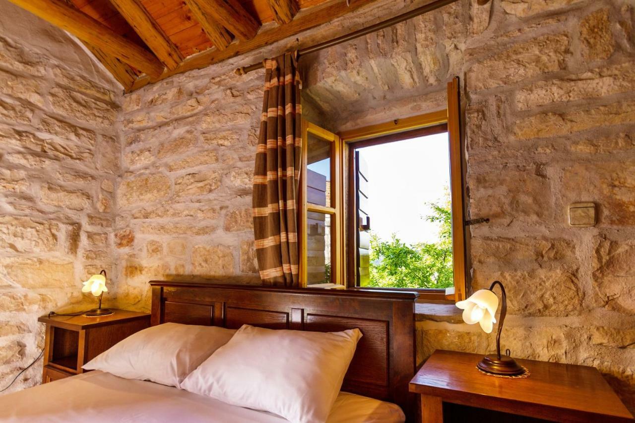 Old Small Stone House * Zrnovo