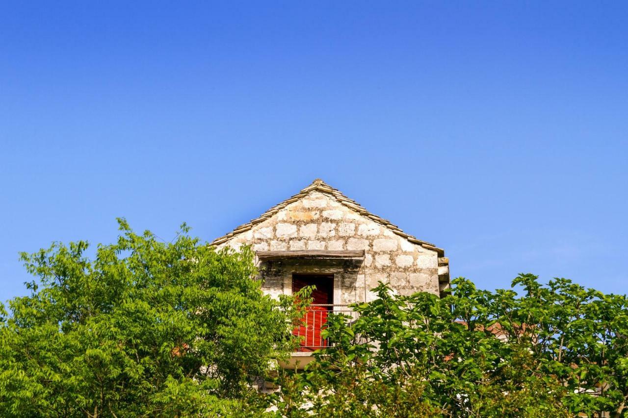 Old Small Stone House * Zrnovo