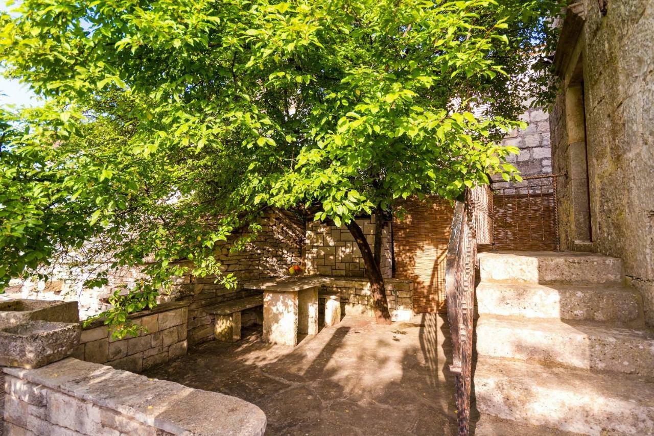 Old Small Stone House * Zrnovo