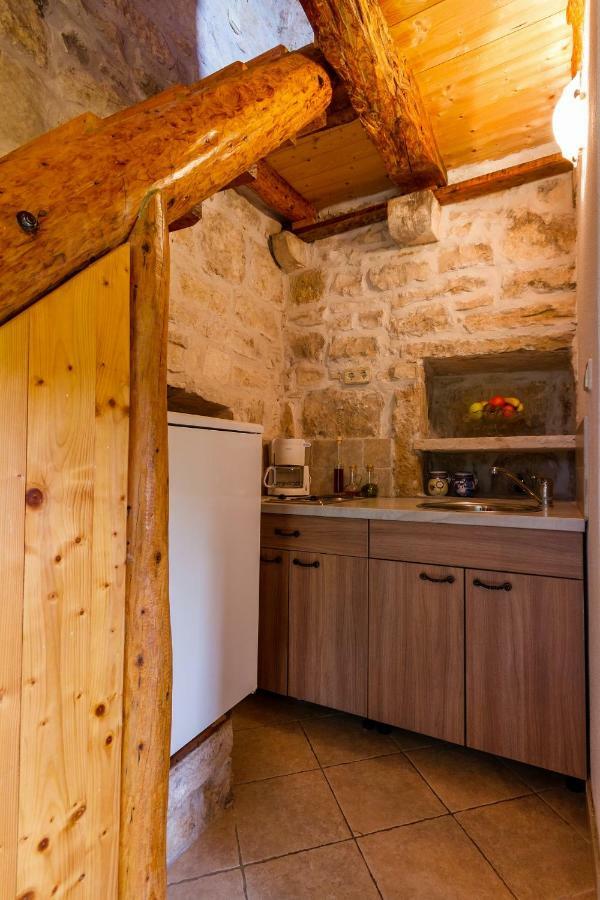 Old Small Stone House * Zrnovo