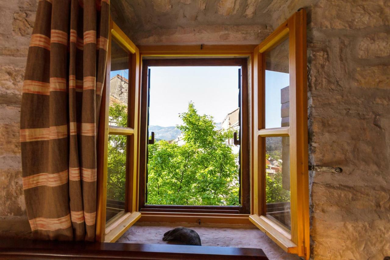 Apartment Old Small Stone House Zrnovo
