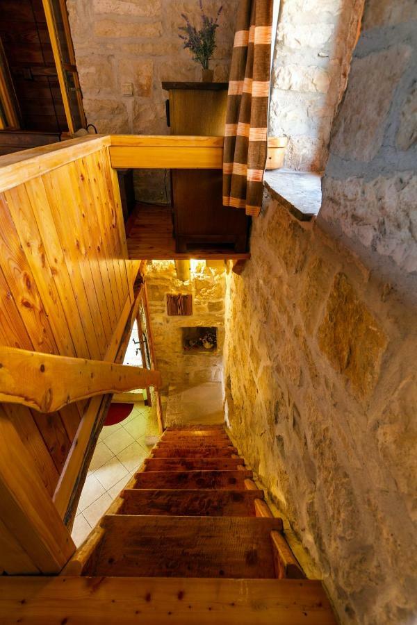 Apartment Old Small Stone House Zrnovo
